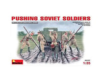 MiniArt 1/35 Pushing Soviet Soldiers