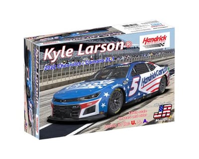 Salvinos Jr Models 1/24 TRACKHOUSE Racing Daniel Suarez 2022 Camaro Plastic