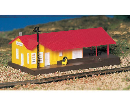 NEW  PLASTICVILLE  HO Scale  FREIGHT STATION  & ACCESSORIES 