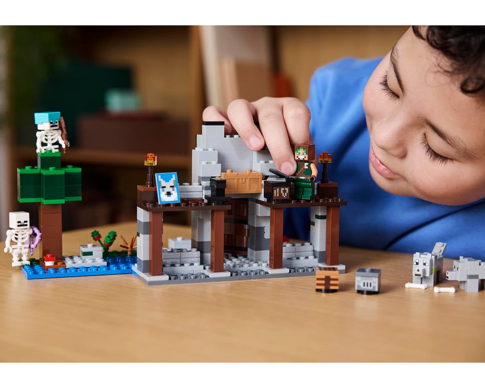LEGO Minecraft The Wolf Stronghold Set [LEG21261] - HobbyTown