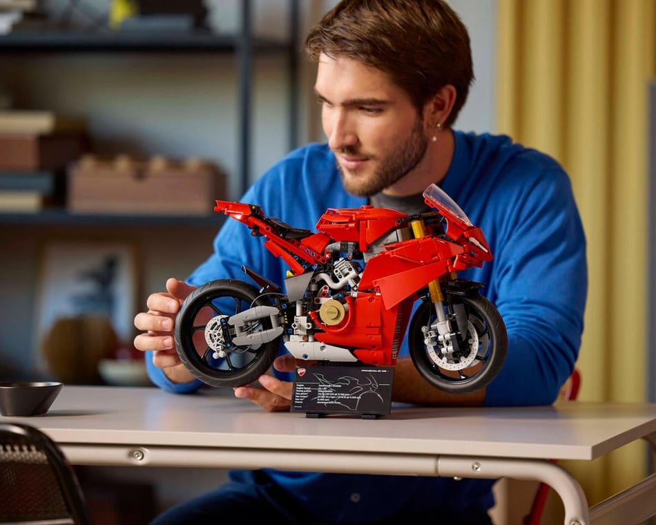 LEGO Technic™ Ducati™ Panigale V4 S Motorcycle Set [LEG42202