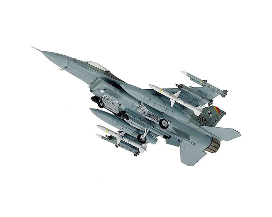 Tamiya 1/72 F-16 CJ Fighting Flacon Model Kit w/ Equipment