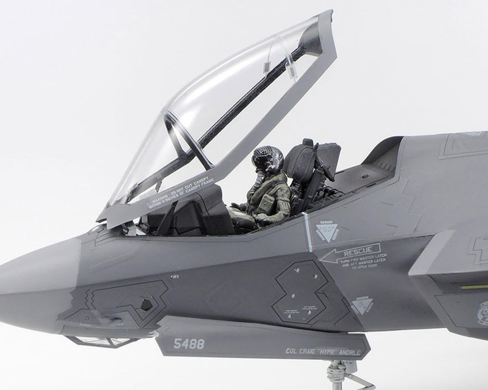 Tamiya Lockheed Martin F-35A Lightning II - 1:48 Scale % - Detail and Scale  tail & Scale