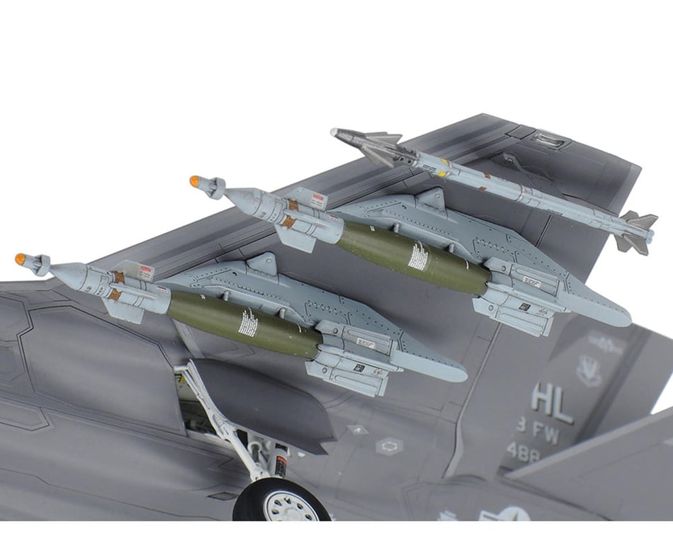 Tamiya 1/72 Lockheed Martin F-35A Lightning II Model Kit [TAM60792