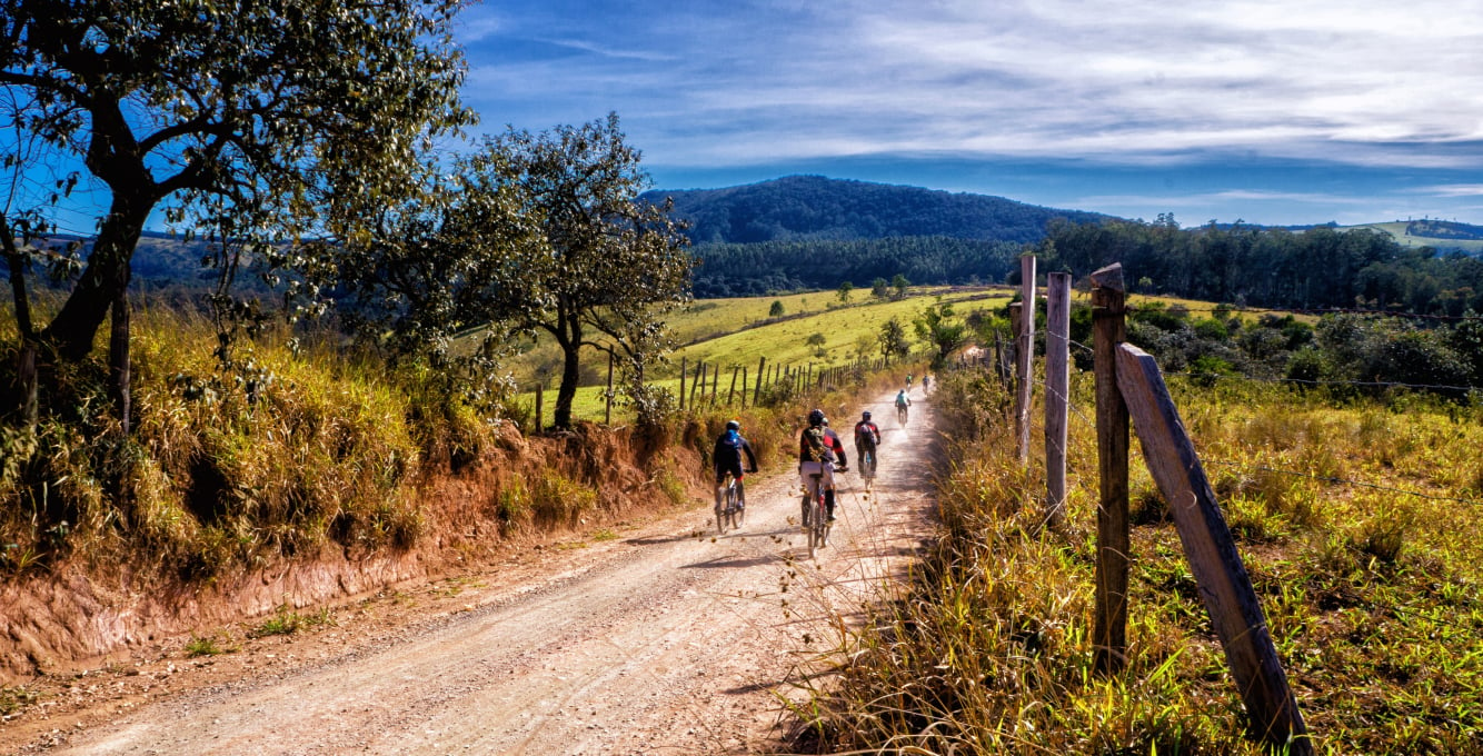 Gravel cyclists sitting a Specialzed Diverge STR Gravel Bike