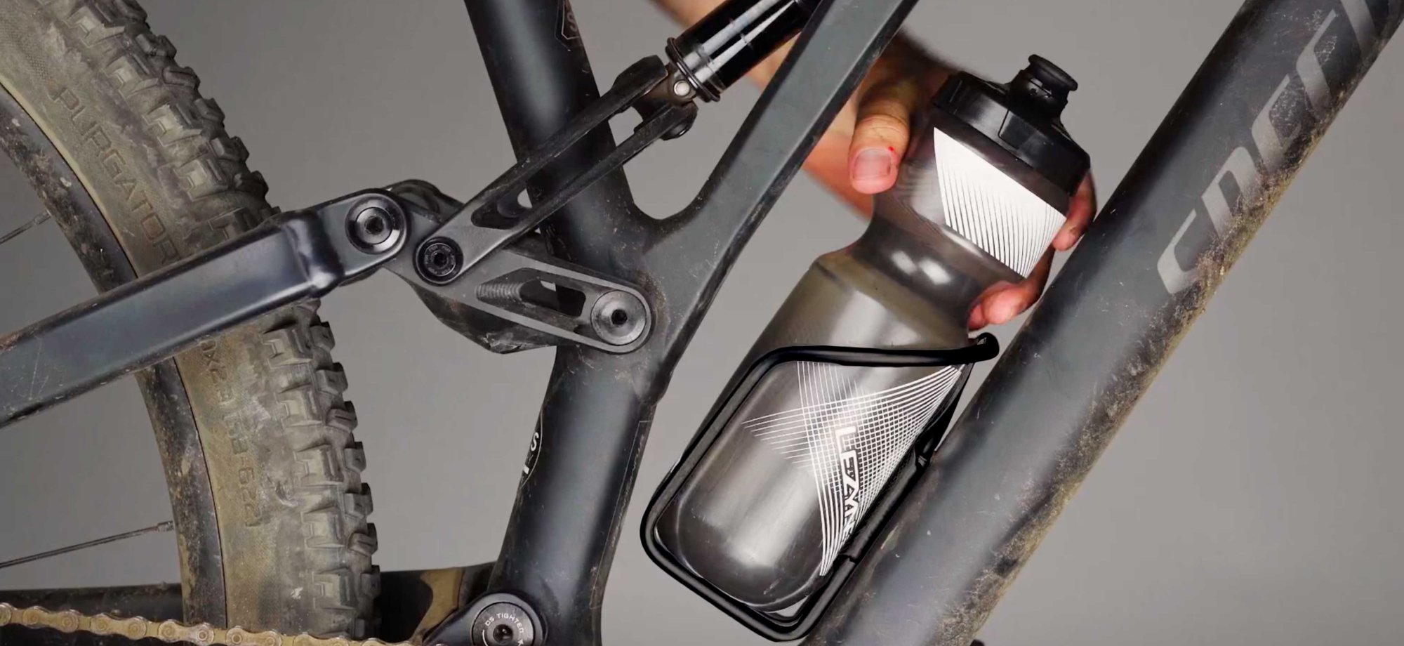 Lezyne power best sale bottle cage