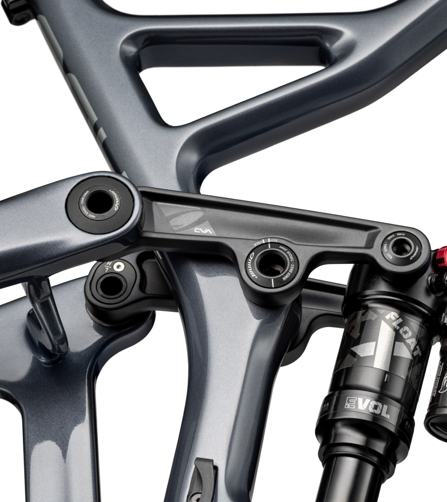 Rear shock and pivot points of JET 9 RDO