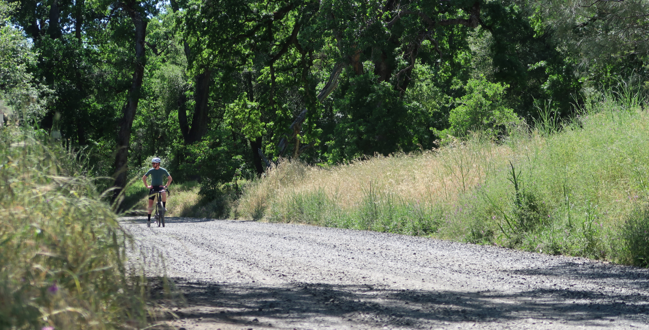 Gravel cyclists riding a Specialzed Diverge STR Gravel Bike