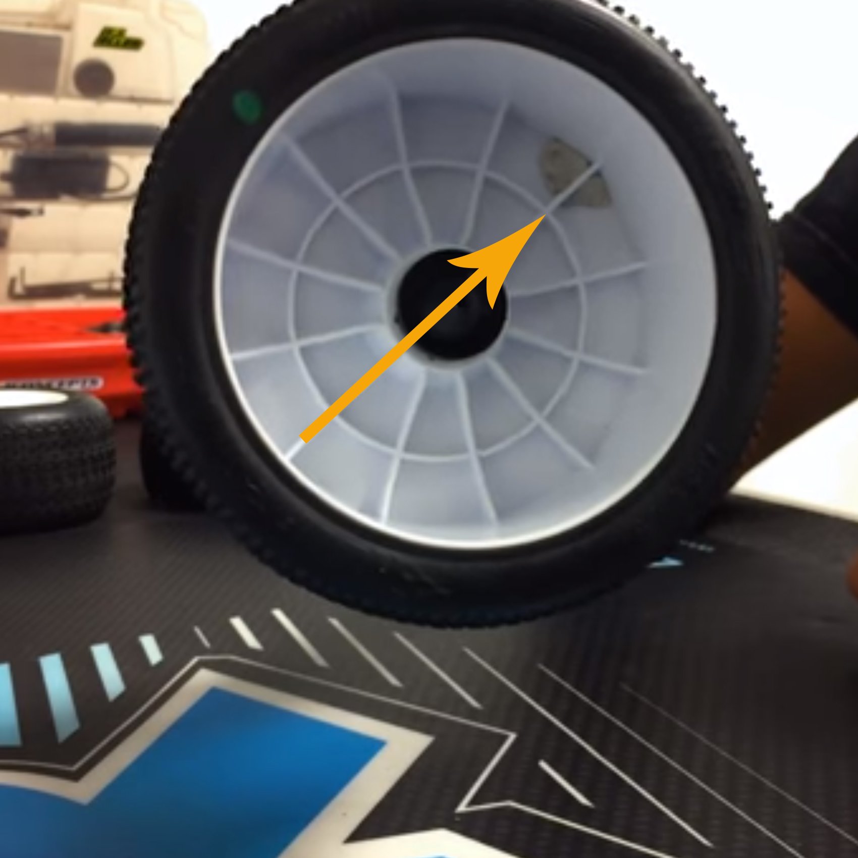 Applying Putty to your RC Tire