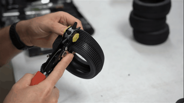 Mounting JConcept Tires
